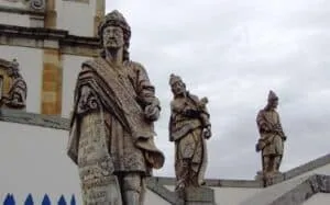 Profetas do escultor Aleijadinho, principal representante da estética barroca no Brasil.